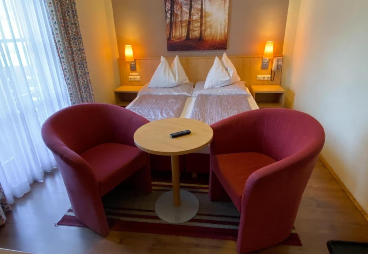 Gasthof-Pension Alt Kirchheim บาด ไคลน์เคิร์ชไฮม์ ภายนอก รูปภาพ