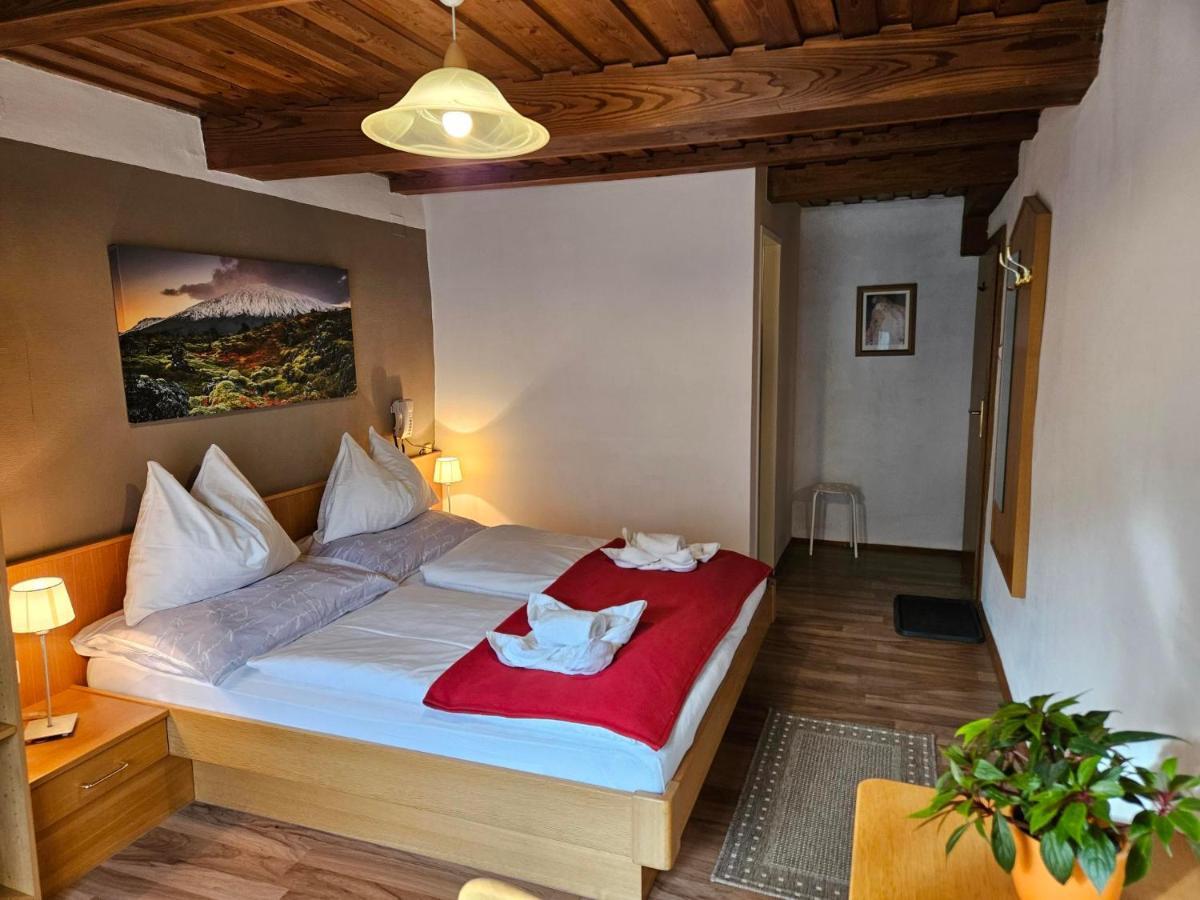 Gasthof-Pension Alt Kirchheim บาด ไคลน์เคิร์ชไฮม์ ภายนอก รูปภาพ