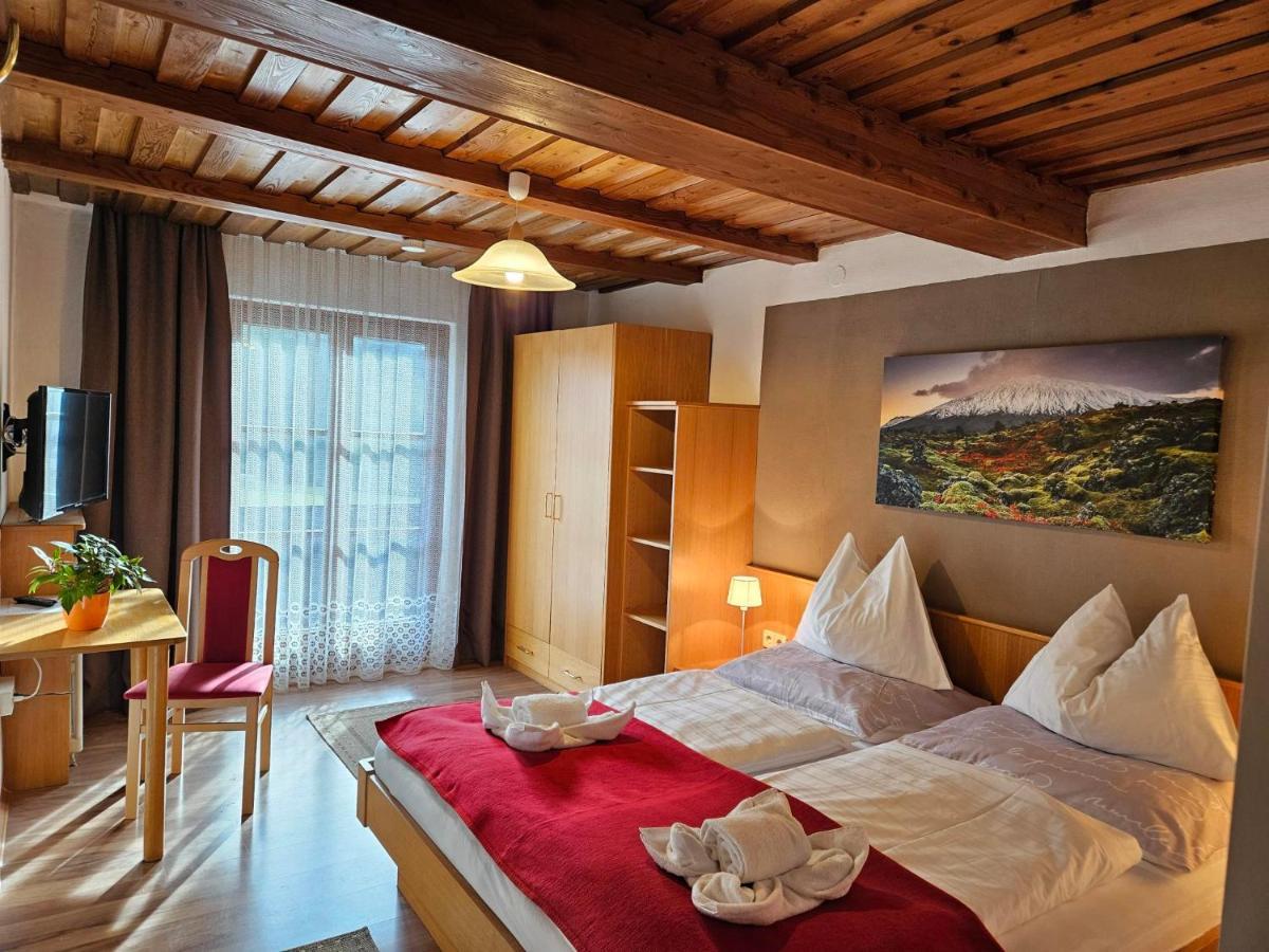 Gasthof-Pension Alt Kirchheim บาด ไคลน์เคิร์ชไฮม์ ภายนอก รูปภาพ