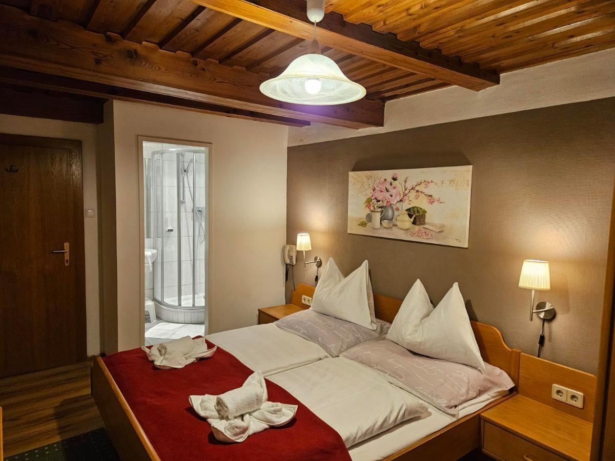 Gasthof-Pension Alt Kirchheim บาด ไคลน์เคิร์ชไฮม์ ภายนอก รูปภาพ