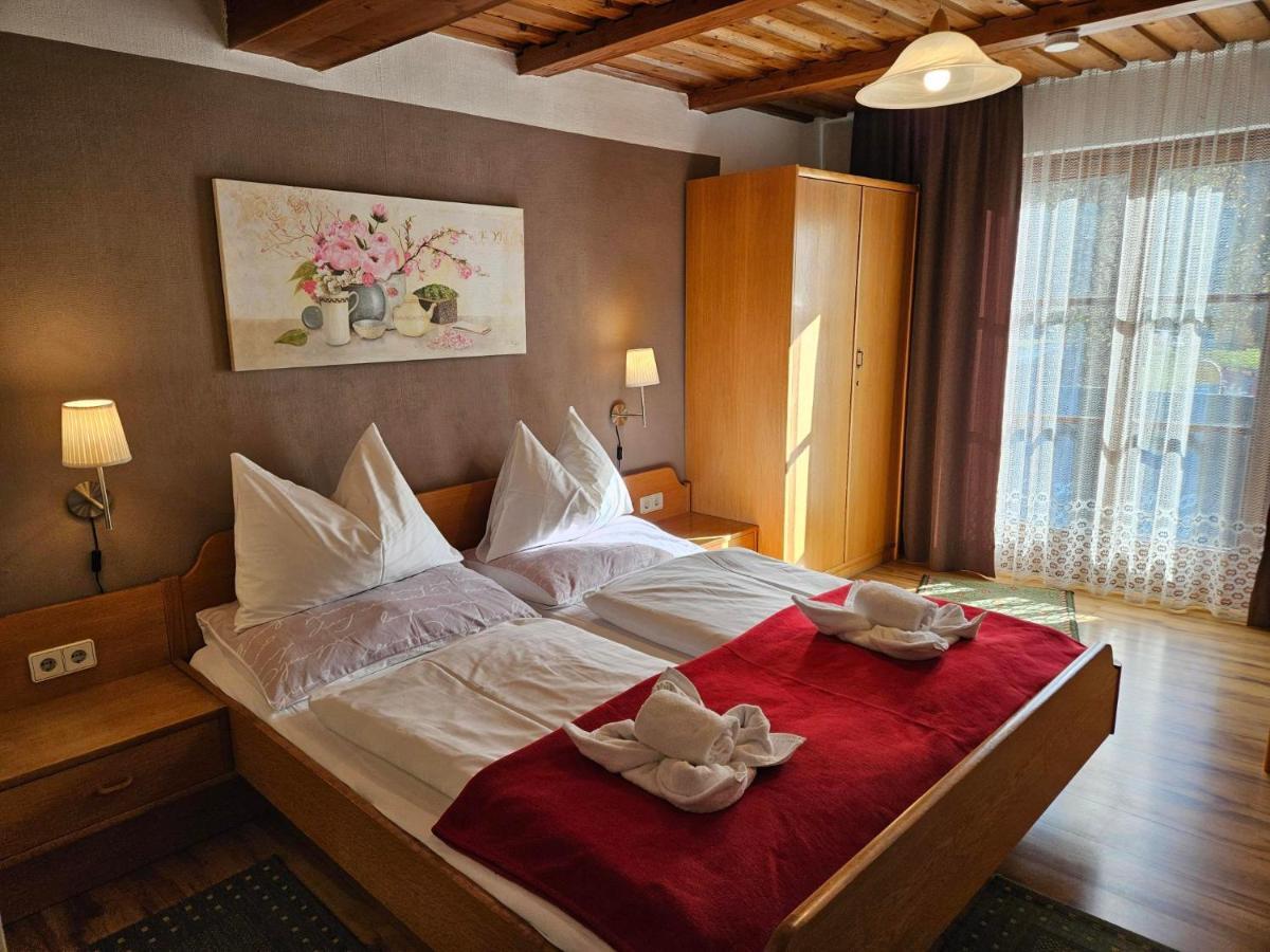 Gasthof-Pension Alt Kirchheim บาด ไคลน์เคิร์ชไฮม์ ภายนอก รูปภาพ