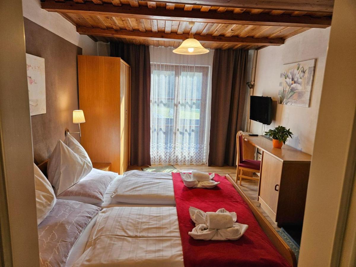 Gasthof-Pension Alt Kirchheim บาด ไคลน์เคิร์ชไฮม์ ภายนอก รูปภาพ