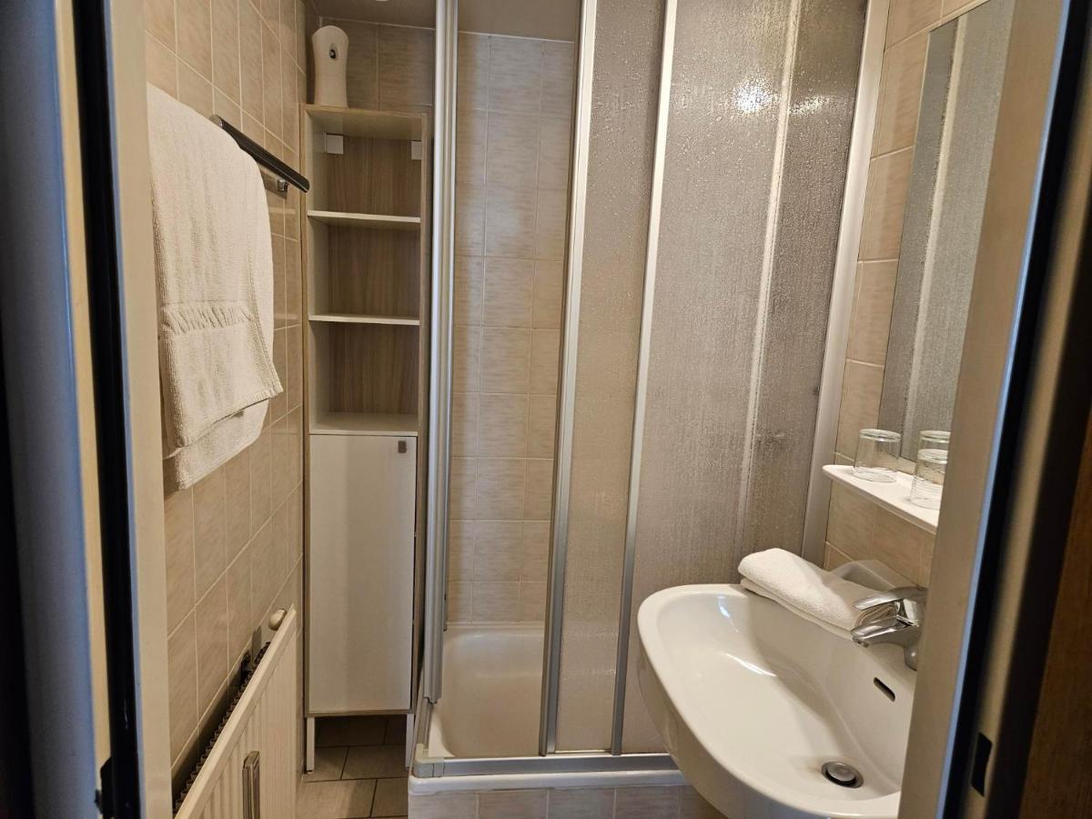 Gasthof-Pension Alt Kirchheim บาด ไคลน์เคิร์ชไฮม์ ภายนอก รูปภาพ