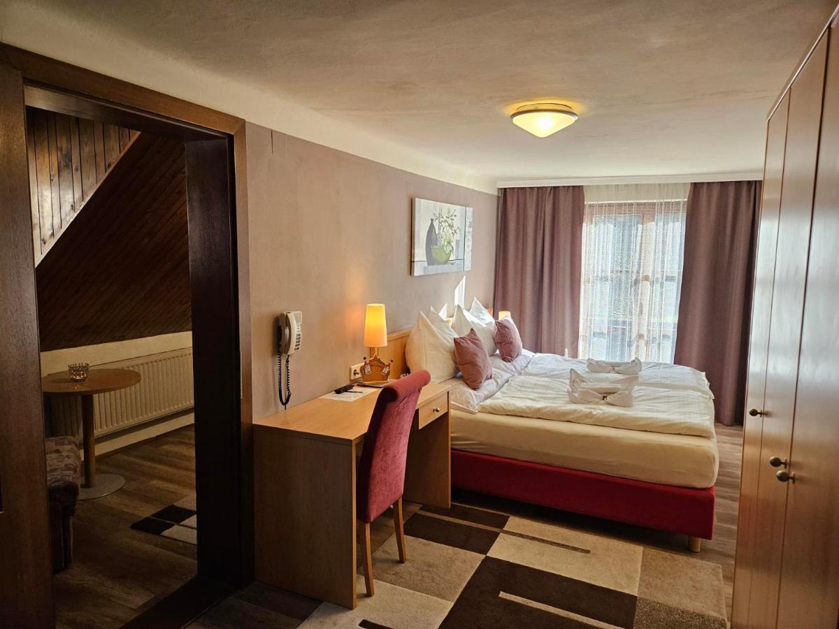 Gasthof-Pension Alt Kirchheim บาด ไคลน์เคิร์ชไฮม์ ภายนอก รูปภาพ