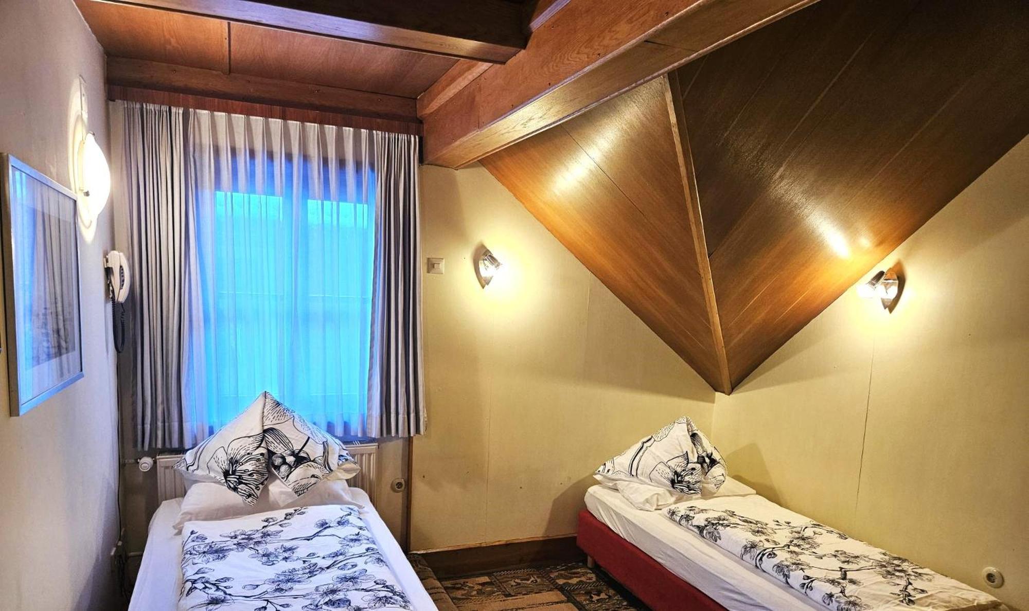 Gasthof-Pension Alt Kirchheim บาด ไคลน์เคิร์ชไฮม์ ภายนอก รูปภาพ