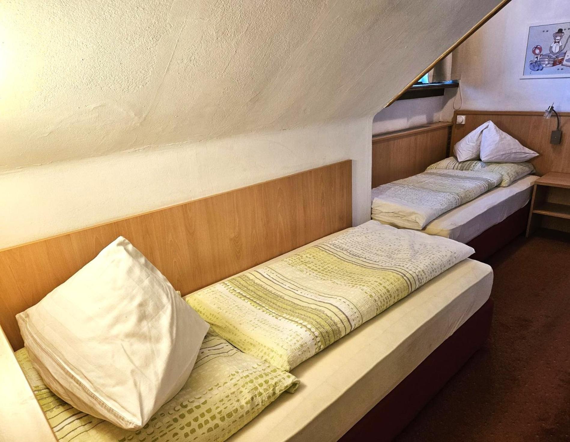 Gasthof-Pension Alt Kirchheim บาด ไคลน์เคิร์ชไฮม์ ภายนอก รูปภาพ