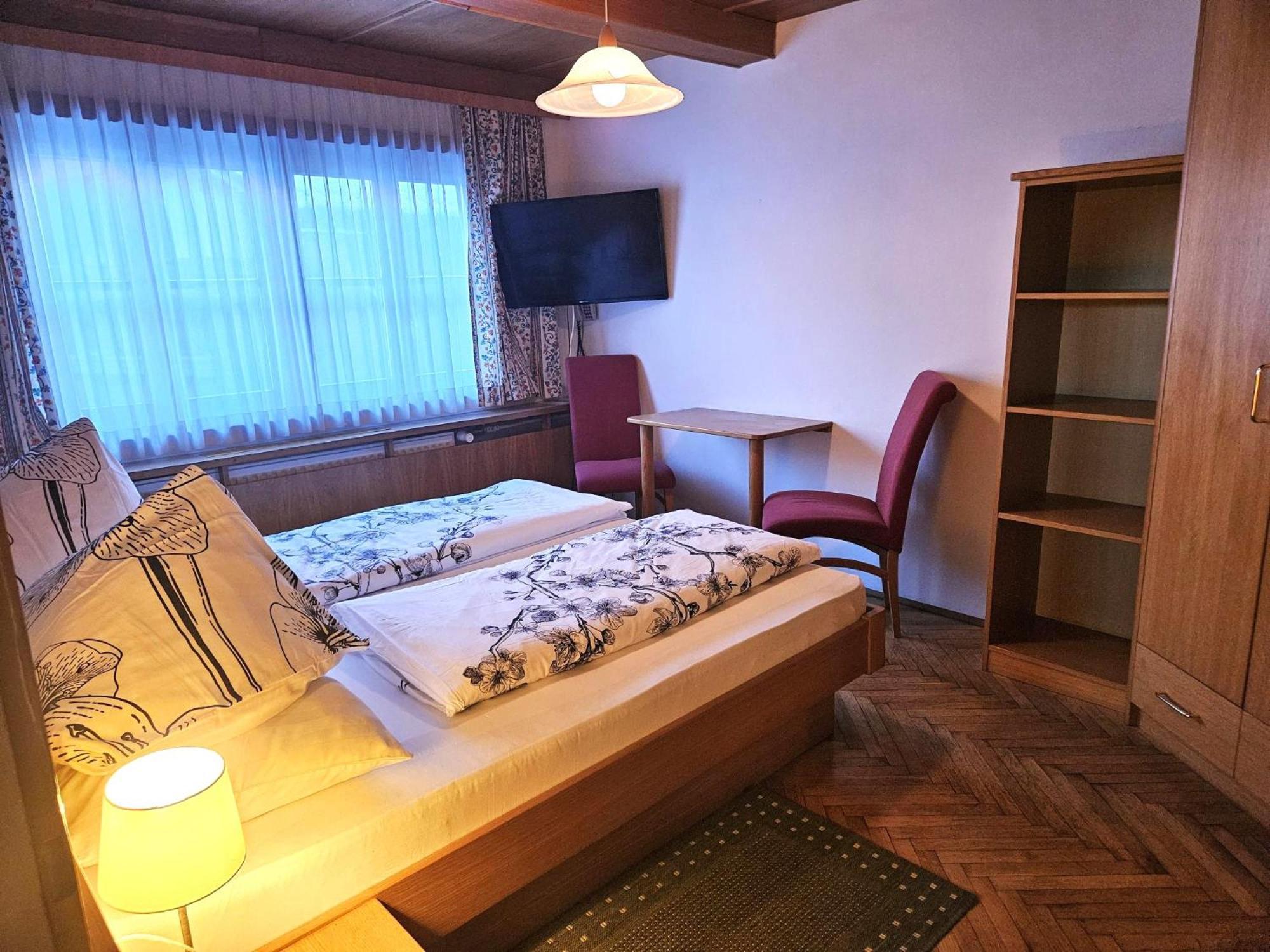 Gasthof-Pension Alt Kirchheim บาด ไคลน์เคิร์ชไฮม์ ภายนอก รูปภาพ