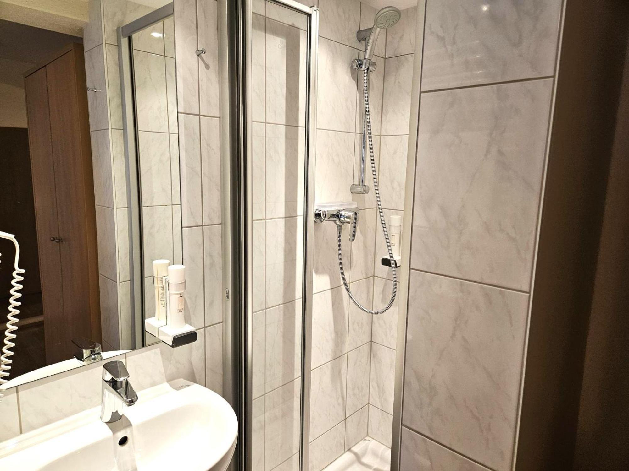 Gasthof-Pension Alt Kirchheim บาด ไคลน์เคิร์ชไฮม์ ภายนอก รูปภาพ
